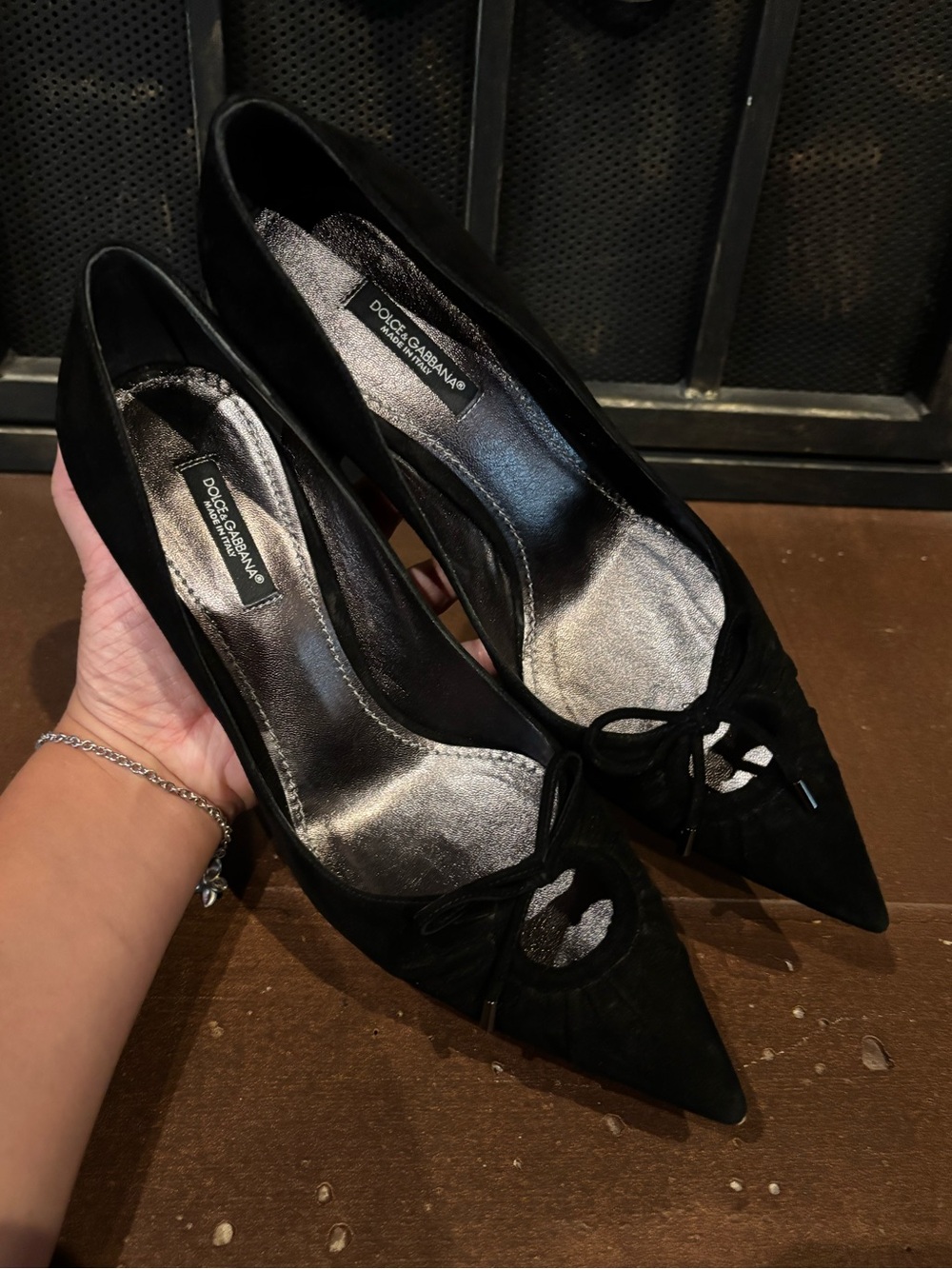 Dolce & Gabbana Pointed-Toe Suede Pumps with Bow Detail - Picture 2 of 8